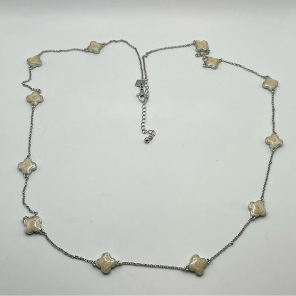 T & R silver tone and cream colored flower necklace - Picture 8 of 8